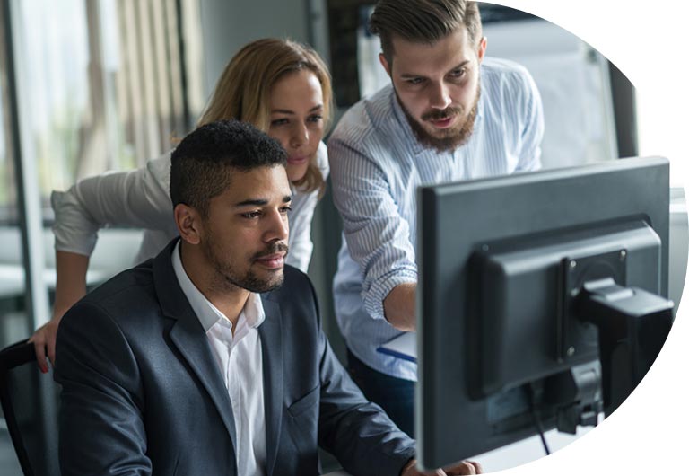 Datensicherung und -Wiederherstellung Arbeiter Fehlerbehebung Daten Foto